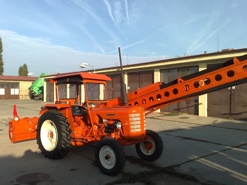 DNT-25 Šnekový nakladač