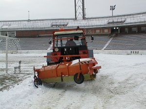 pomoc s úklidem sněhu na stadionu za Lužánkami
