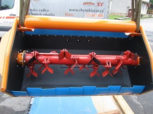 Nástřik vnitřku krytu cepáku ochranným povlakem z plastu