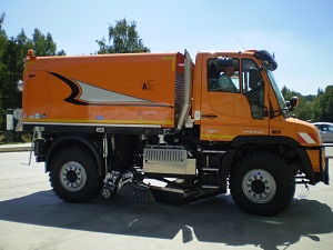    Nástavba zametače K-5 na Unimogu