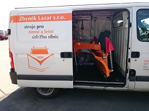 Zadní přetáčená radlice na malotraktor