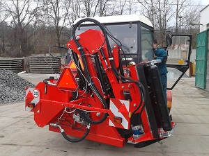 Vzadu nesená sekačka