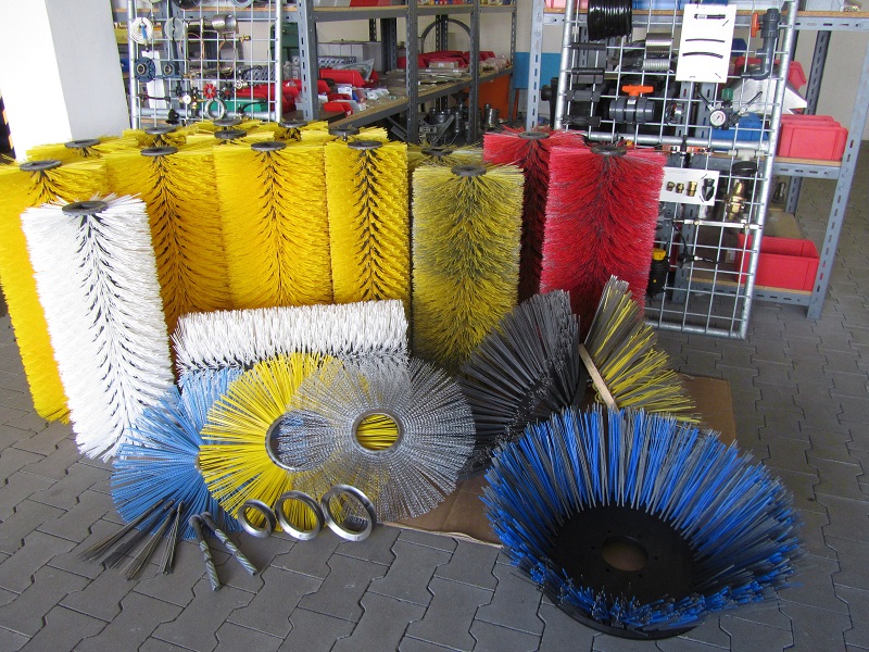 K Kartáče (viz.Kartáče na zametače)