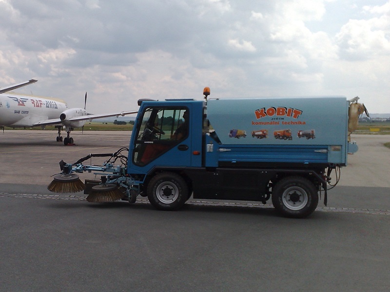 Zametač K-2 na podvozku Ladog