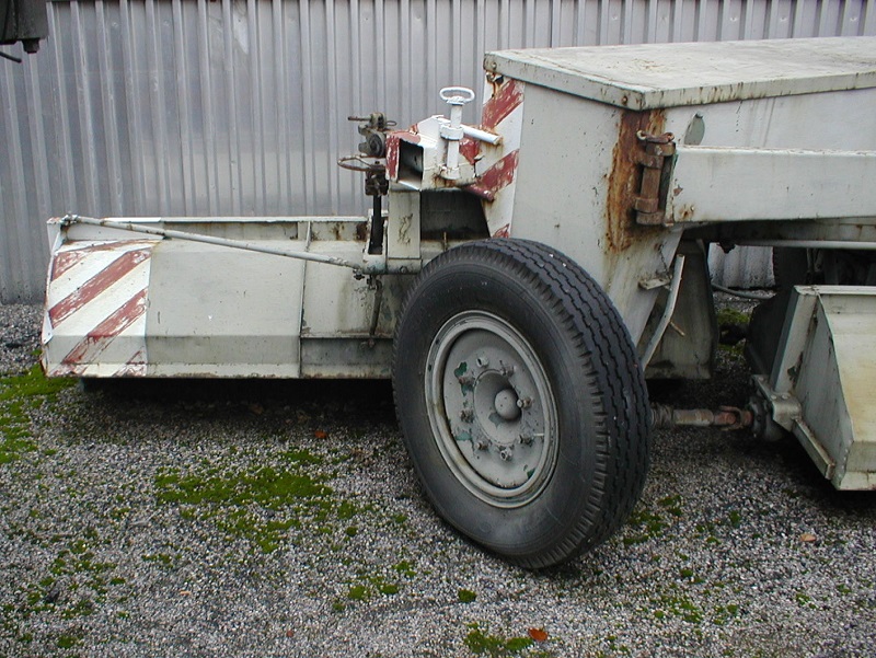 Letištní zametač LZ-3