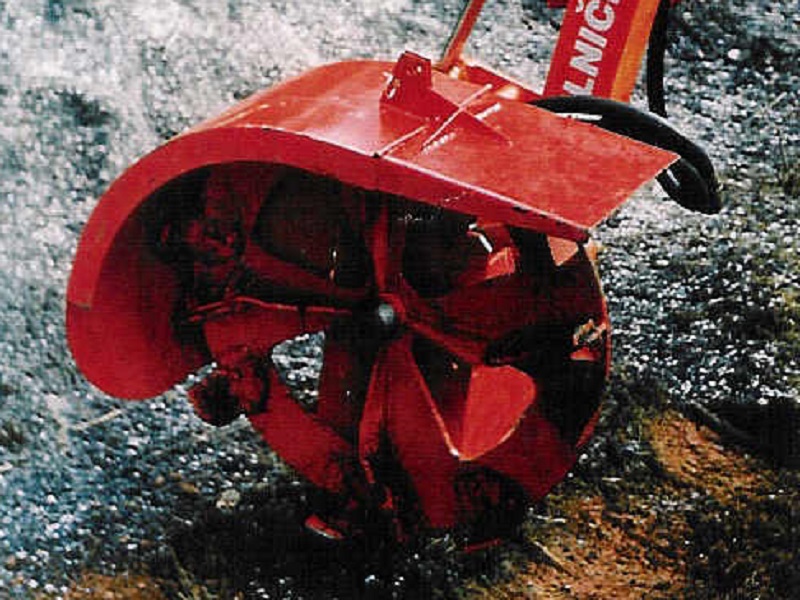 Příkopová fréza na ramenovém nosiči RN-80